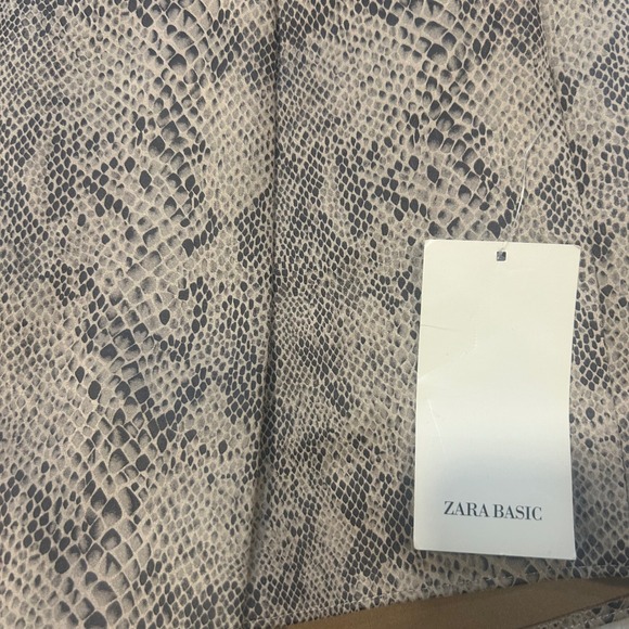 NWT Zara Basic Women's Skirt Shorts Large Snake Print Button Detail - Picture 7 of 8